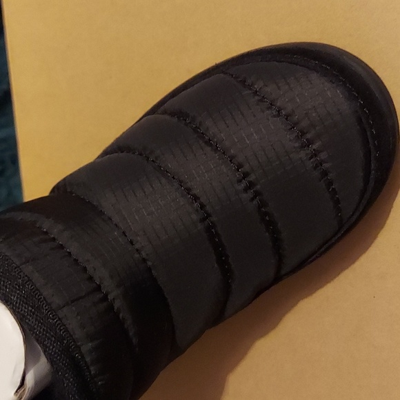 UGG | Zaylen Boots, Black, Size 10 - Picture 6 of 8